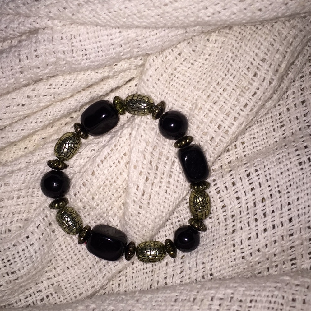 Stretchy bracelet